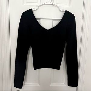 Vneck long sleeve crop top, black v neck v-neck textured faux floral lace design